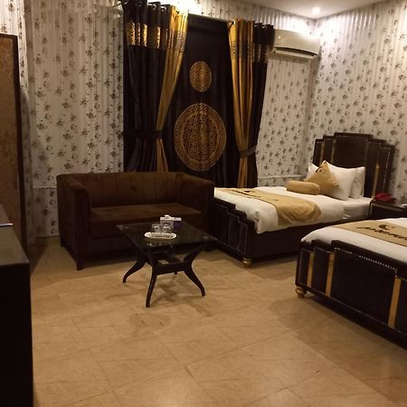 Premier Inn Johar Town ラホール エクステリア 写真