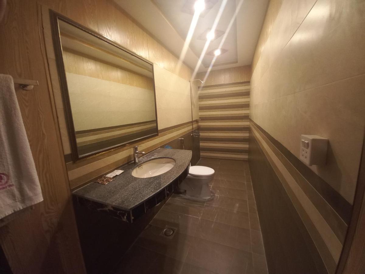 Premier Inn Johar Town ラホール エクステリア 写真