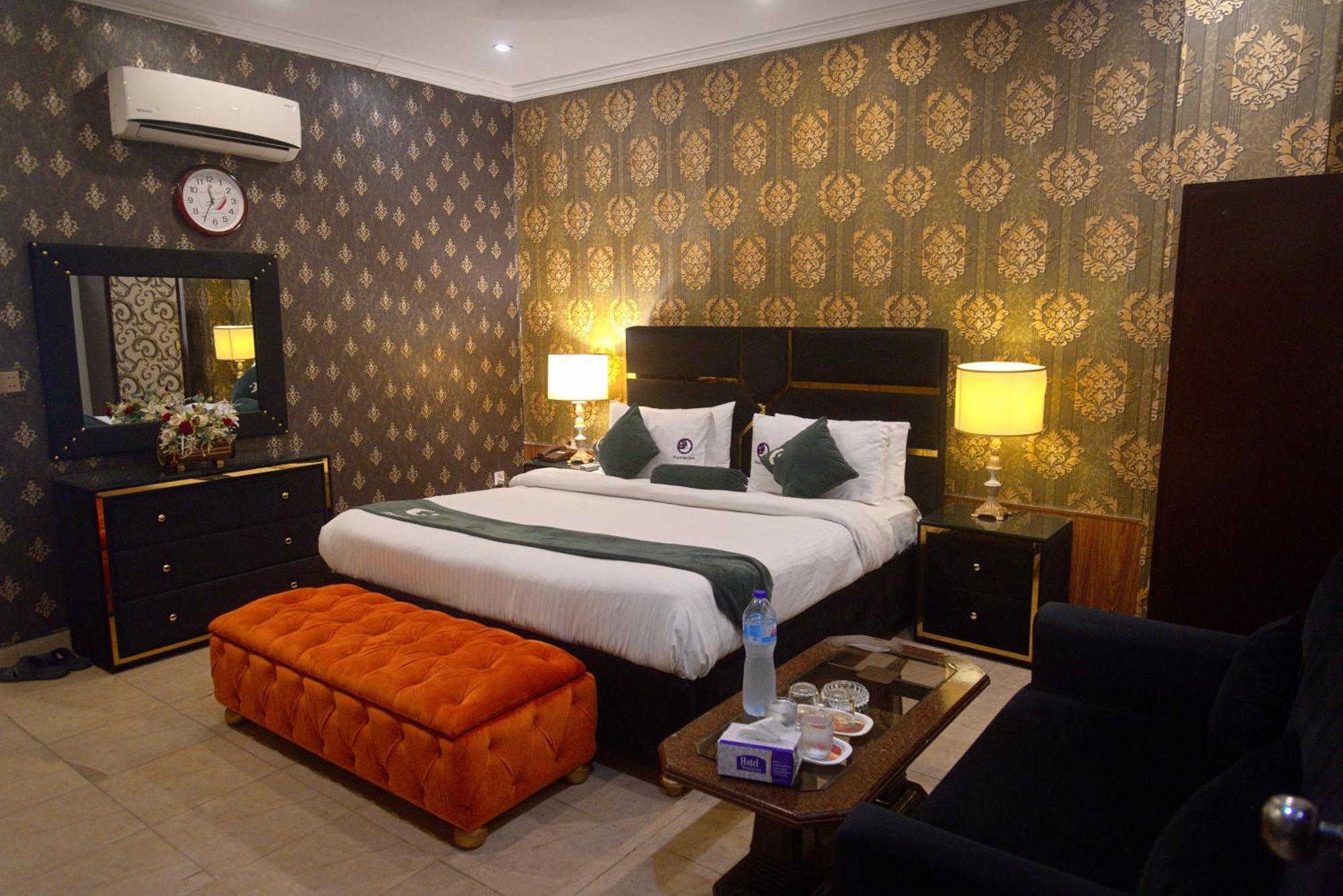 Premier Inn Johar Town ラホール エクステリア 写真