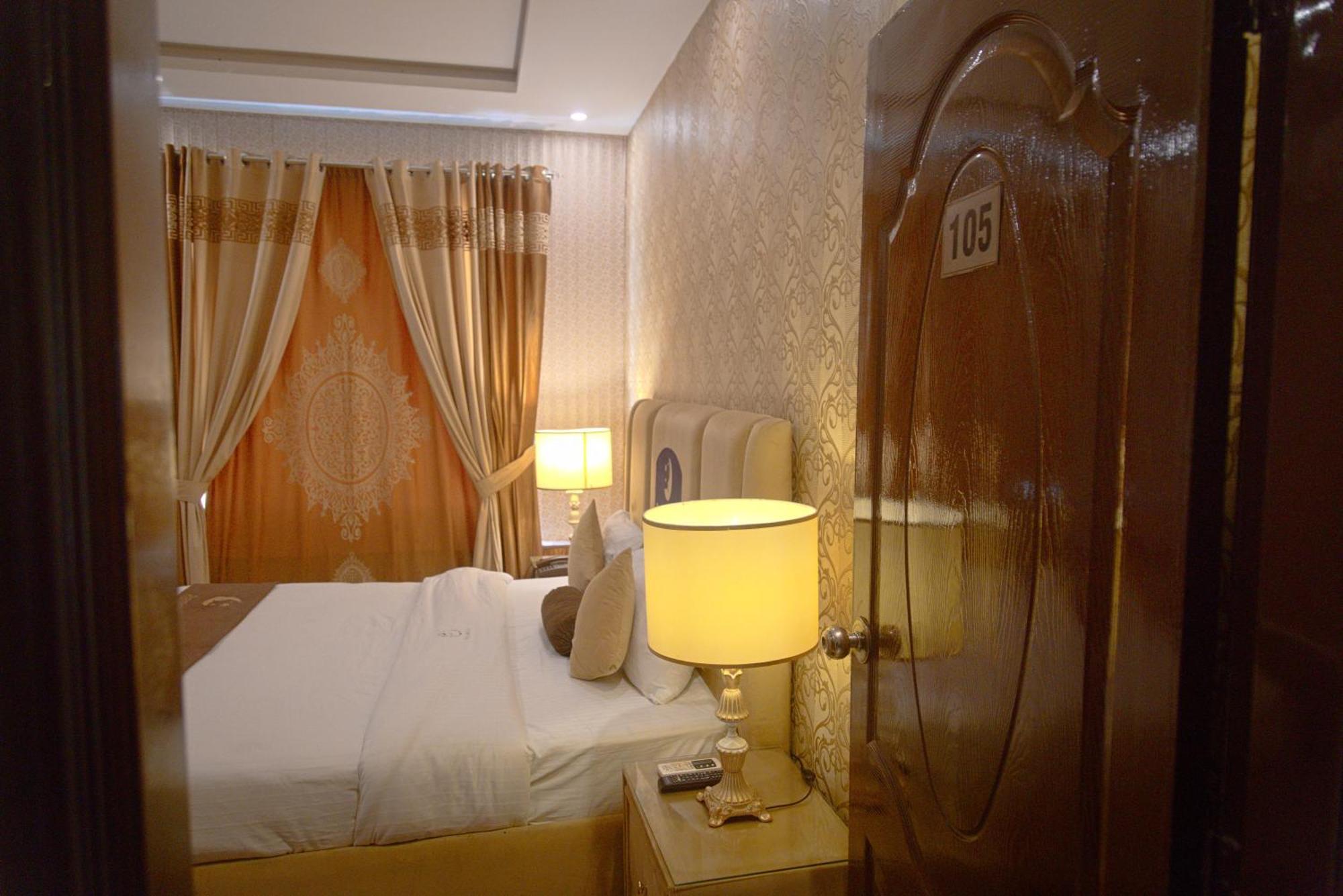 Premier Inn Johar Town ラホール エクステリア 写真