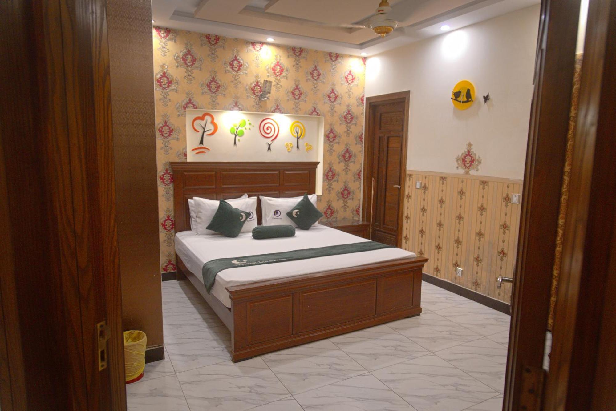 Premier Inn Johar Town ラホール エクステリア 写真