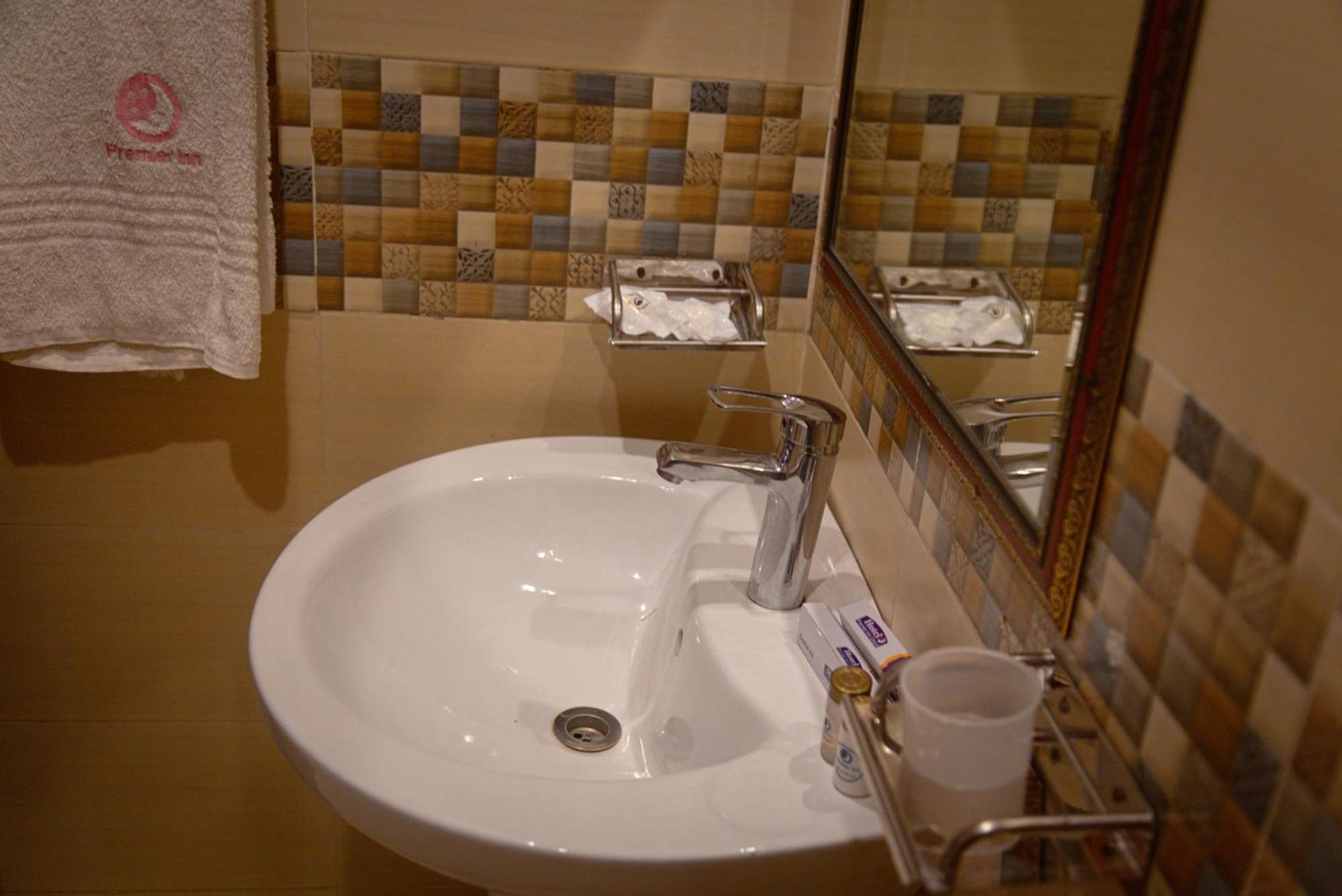 Premier Inn Johar Town ラホール エクステリア 写真