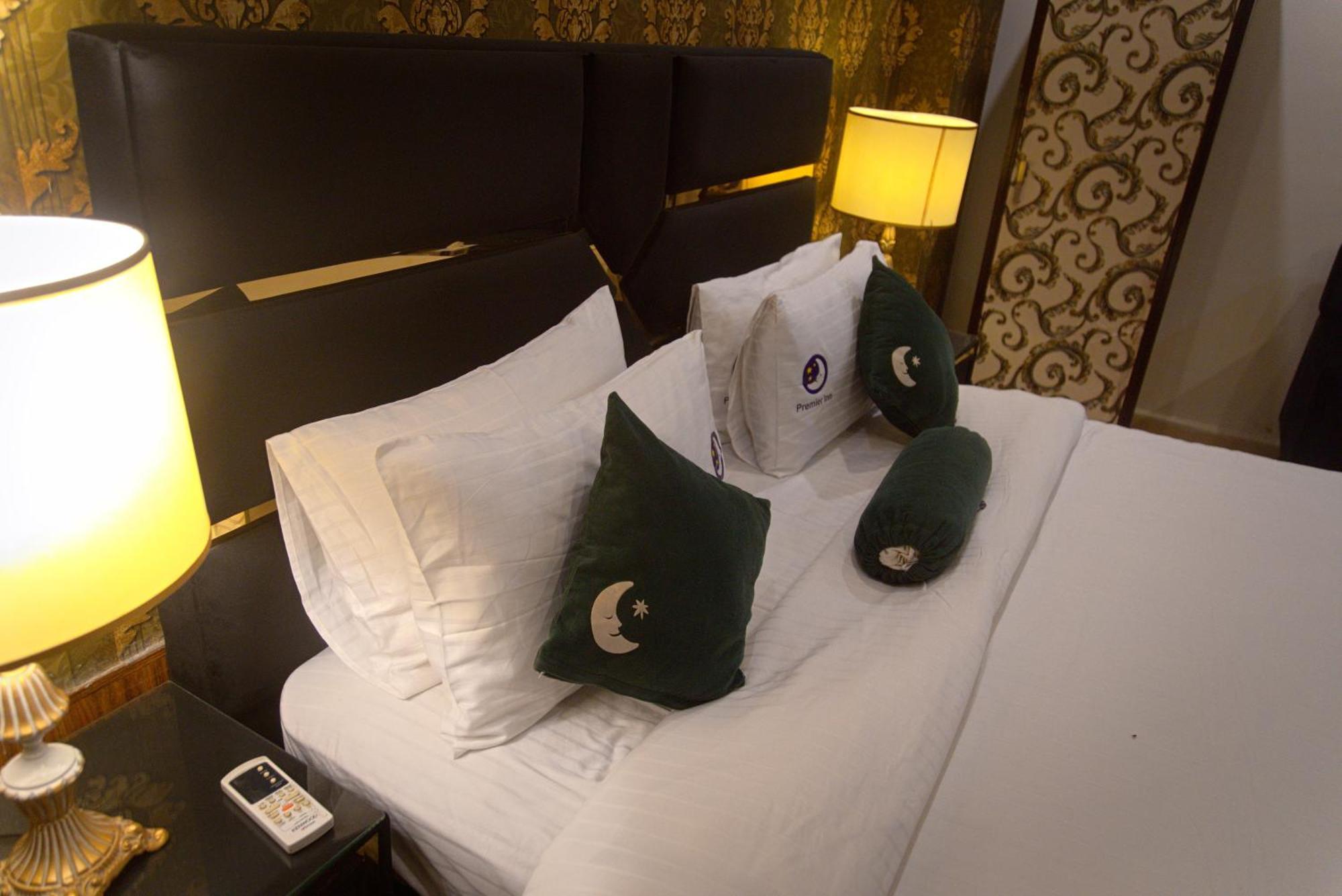 Premier Inn Johar Town ラホール エクステリア 写真
