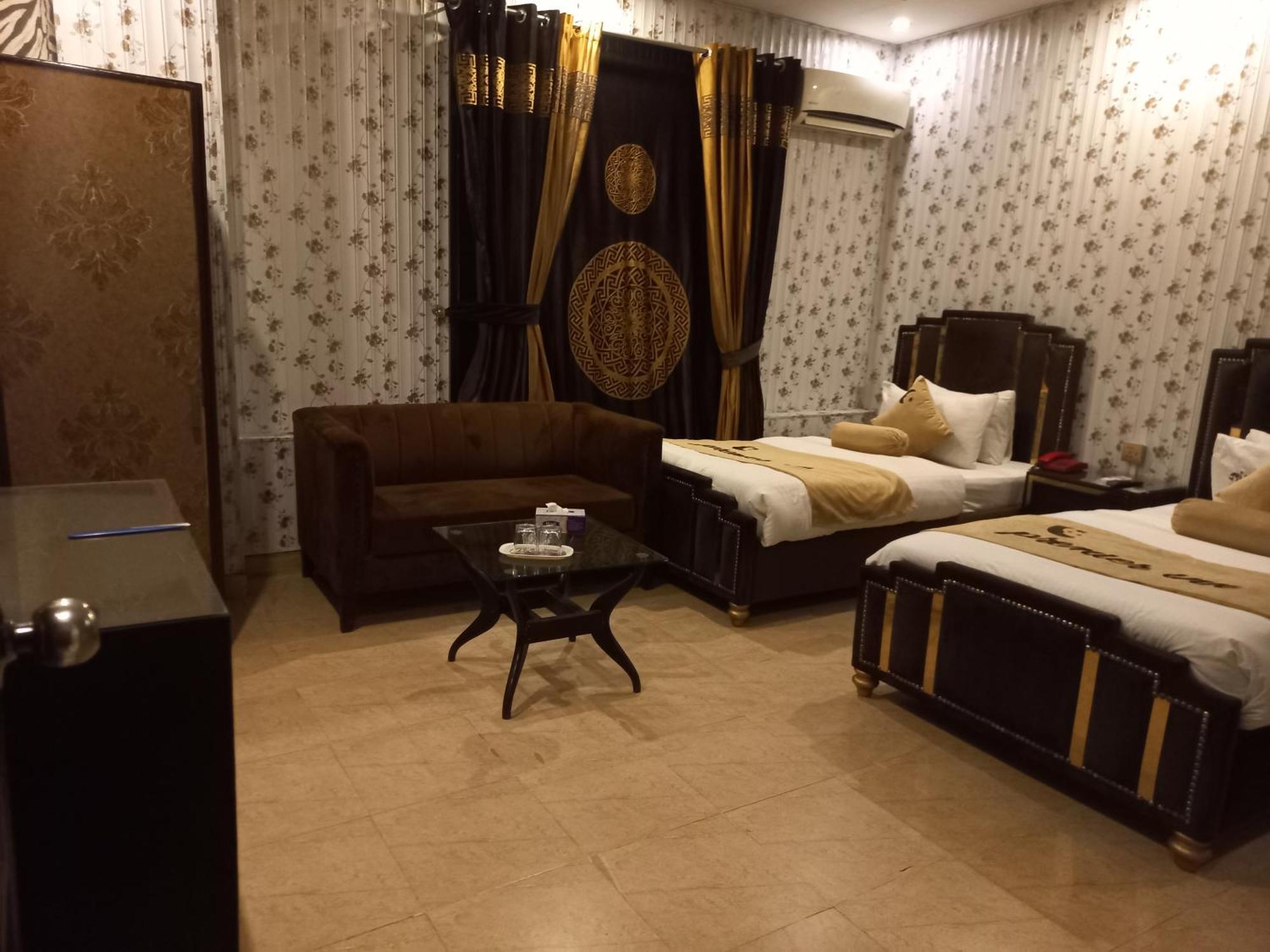 Premier Inn Johar Town ラホール エクステリア 写真