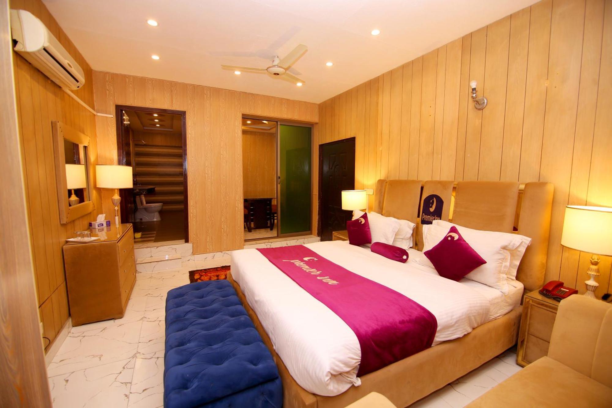 Premier Inn Johar Town ラホール エクステリア 写真
