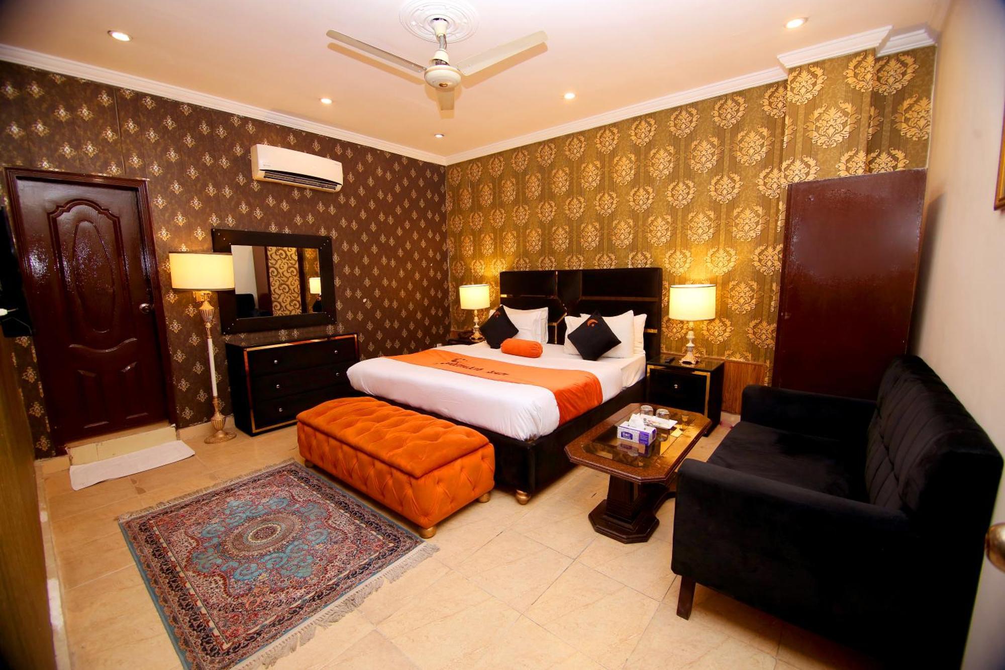 Premier Inn Johar Town ラホール エクステリア 写真