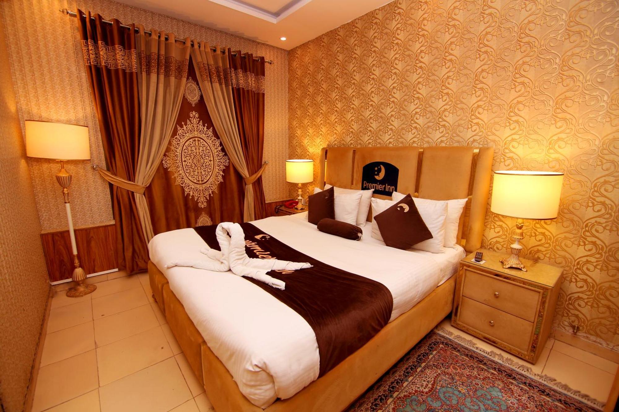 Premier Inn Johar Town ラホール エクステリア 写真